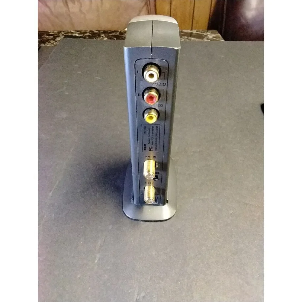 RCA. # CRF900 Auto Switching RF Modulator With Audio & Video.‎ No Power Cord